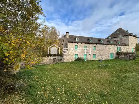 domaine du 18ème restauré avec rivière privée