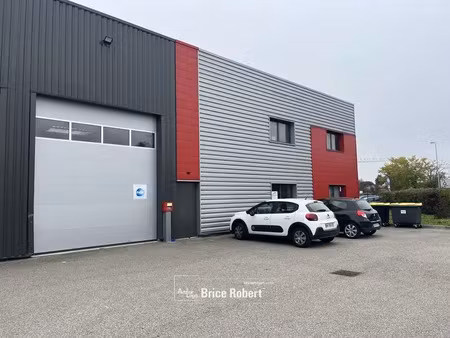 a louer - local d'activités avec bureaux aménagés et climatisés au sein d'une zone d'activ