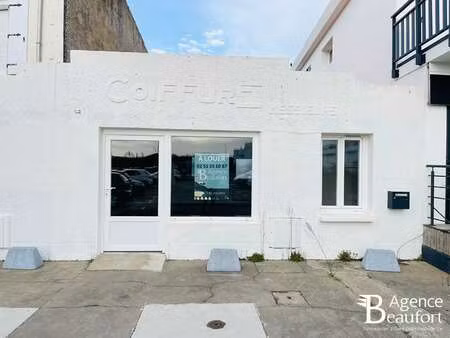 location bureaux et commerces à saint-gilles-croix-de-vie (85800) : à louer / 44m² saint-g