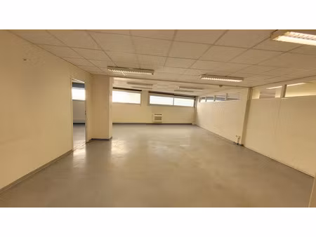location locaux professionnels 9 pièces 205 m² à montpellier (34000)  1 600 €