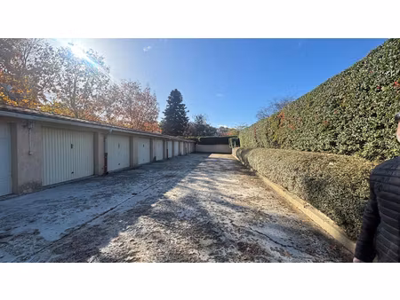 parking / box ris orangis