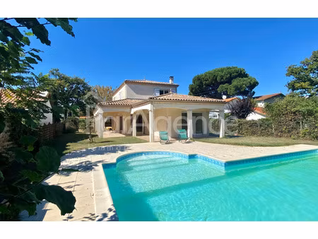 maison familiale avec piscine proche plage