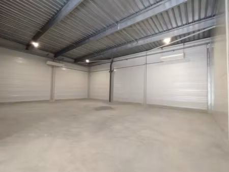 cellules d'activité neuves entièrement climatisées totalisant 400 m²
