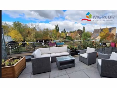 posez vos meubles dans ce beau duplex !