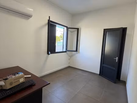 a louer batiment professionnel 200 m2 st pierre centre ville