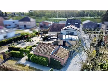 multifunctioneel handelspand  gunstig gelegen met veel parkeergelegenheid en energielabel 