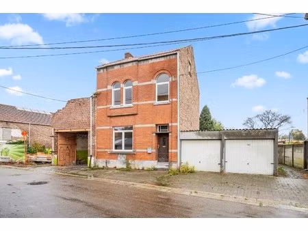 te renoveren woning met potentieel op ruim perceel te attenhoven (landen)