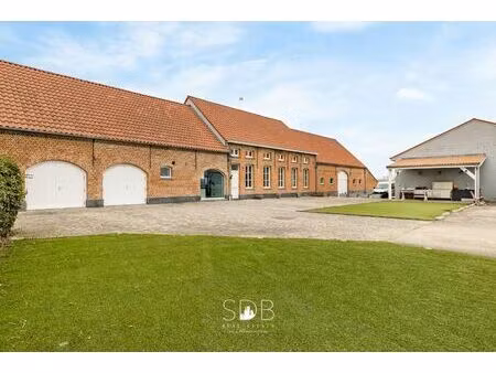 prachtige villa in hoevestijl met bijgebouwen op 3.973m²