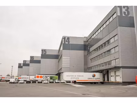 entrepôt de 8359m²