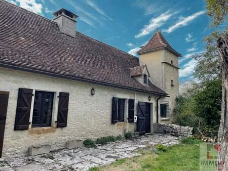 maison quercynoise de caractère sur terrain de 8000m²