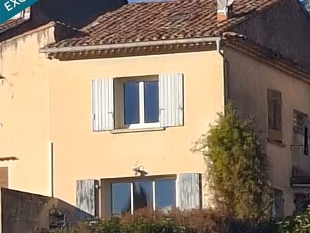 maison plein centre très lumineuse avec grande baie vitrée sud donnant sur un balcon