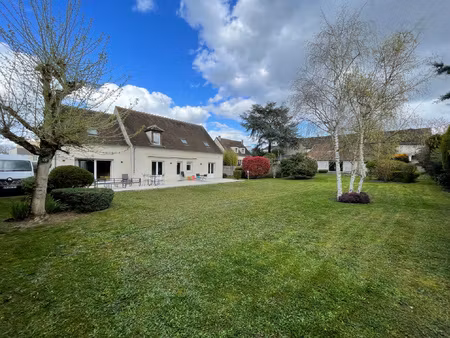 belle maison aux volumes généreux avec superbe jardin