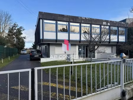 bâtiment de bureaux a louer