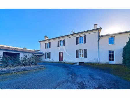 charmante maison en pierre avec dépendances et grand entrepôt à l'oie.