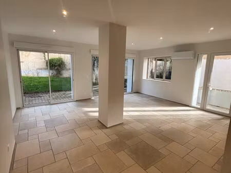 a louer - appartement t3 rénové à trévoux (33 rue du palais) - 3918/04