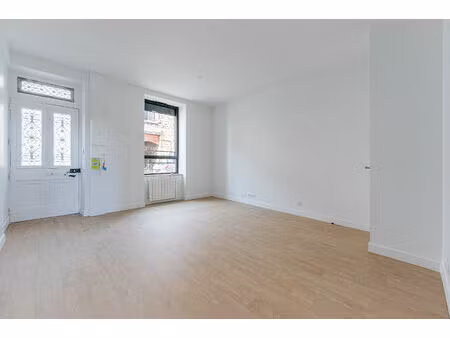 location local professionnel 32m²