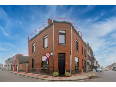 super gezellige hoekwoning met 3 slk  overdekte koer en garage in berlare centrum