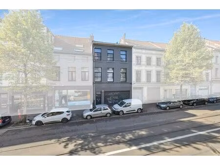 appartementsgebouw met handelsgelijkvloers in molenbeek