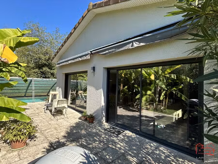 maison contemporaine avec piscine et double garage