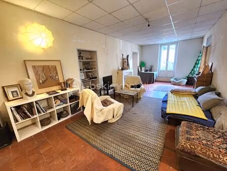 immeuble mixte de 259 m² à villelaure