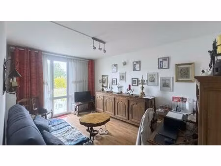 t2 avec balcon  proche des commerces