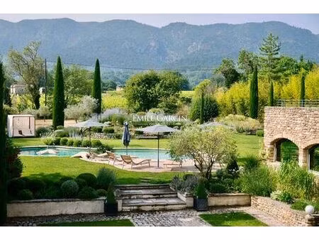 maison de prestige de 550 m2 en location oppède le vieux  france