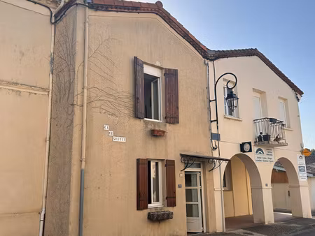 landiras - plein centre maison pierres de 82 m2 hab
