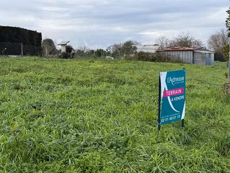 vente terrain  607.00m²  avrillé