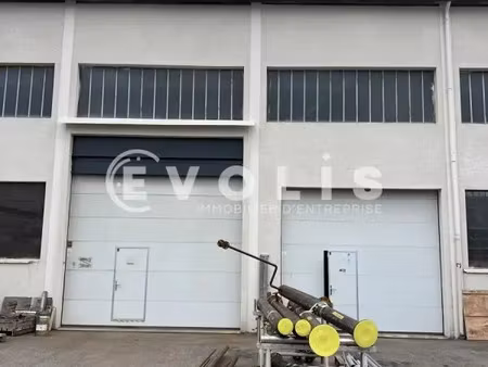 location local d'activités 300 m²