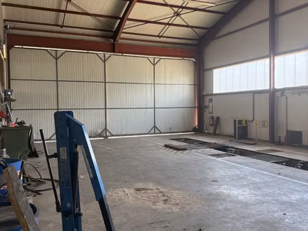 bâtiment avec terrain