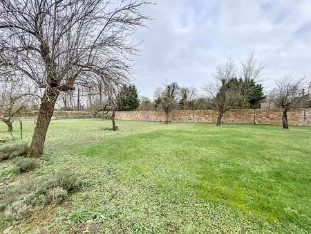 situé à champigny (89340)