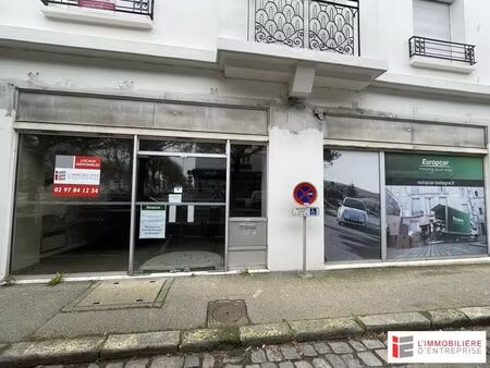 location commerce 159 m² à lorient (56100)