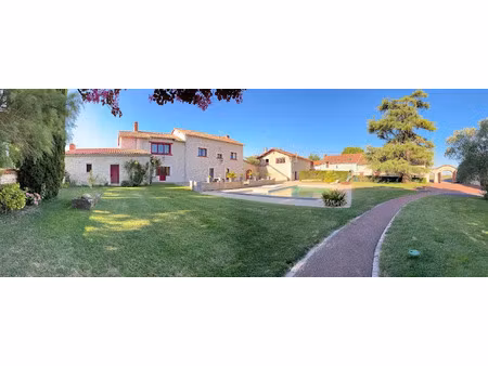 vente maison 10 pièces 467 m² à serigny (86230)  592 000 €
