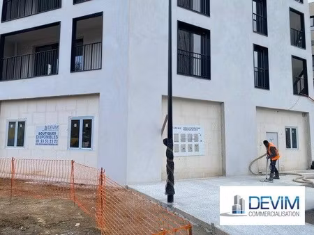 location local commercial