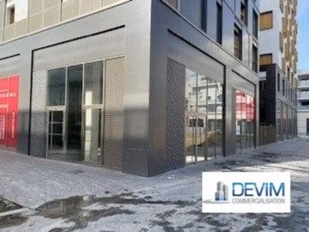 location local commercial