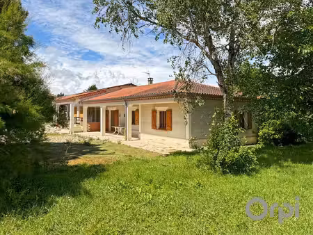 proche fleurance  maison individuelle de plain pied avec dépendances et terrain autour
