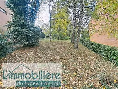 rare terrain à bâtir dans un quartier prisé