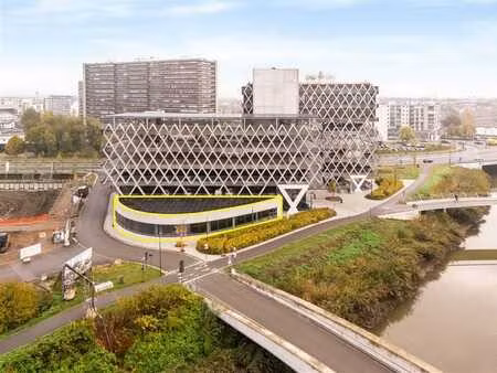 unité commerciale neuve de 1.000 m²