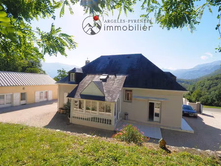 proche argeles-gazost : belle propriété comprenant une maiso