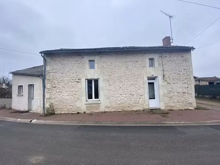 vente immeuble 4 pièces 85 m² à lencloître (86140)  100 000 €