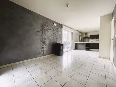 grand appartement t2 + box + parking privé