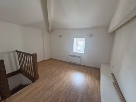 en exclusivite appartement de 75 m² en triplex 3 pièces àsaint jean pied de port (64)