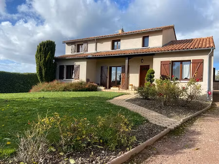 vente maison 6 pièces 165 m² à mirebeau (86110)  222 000 €