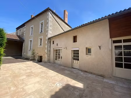 vente maison 7 pièces 145 m² à mirebeau (86110)  147 800 €