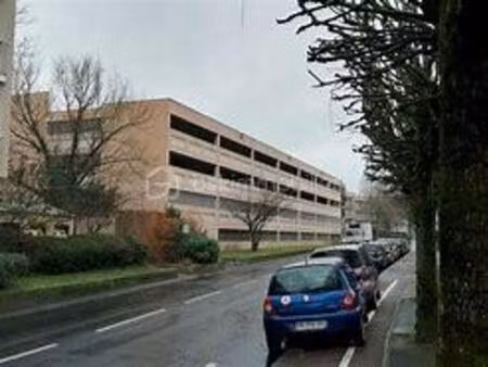 place de parking couverte sécurisée – évry-courcouronnes