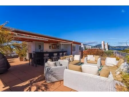 appartement en duplex avec toit terrasse à st tropez