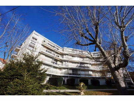 vente : appartement 3 pièces (70 m²) à royan