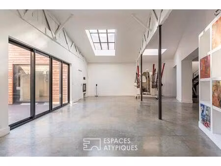 loft intimiste rénové avec patio et garage