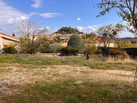terrain constructible à forcalquier 758 m²