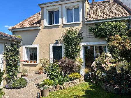 elégante maison avec local commercial indépendant -sargé lès le mans- 6 pièce(s) 158 m2